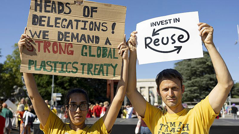 Pollution plastique : à Genève, un traité mondial sous l’emprise des lobbys industriels